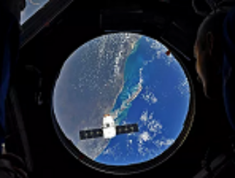 Dragon отстыковался от МКС