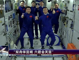 Пилотируемый корабль «Шэньчжоу-15» состыковался с космической станцией Китая