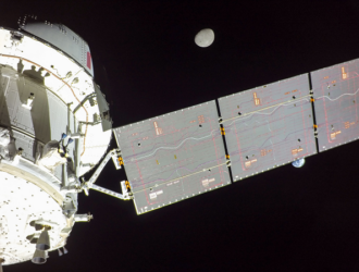 Orion летит к Земле