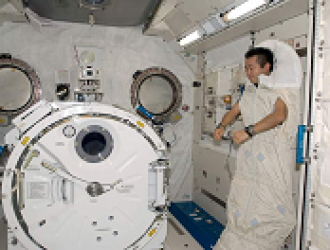 Космонавты на МКС жалуются на ранний подъем и мешающий сну шум