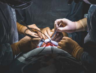 Нюансы проведения хирургических операций отработали на МКС в ходе полета «киноэкипажа»