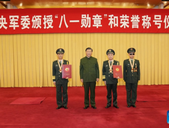 Си Цзиньпин вручил Не Хайшэну орден «Первого августа» — высшей военной награды Китайской Народной Республики