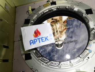 На МКС доставили флаг «Артека» и картину, нарисованную воспитанниками лагеря