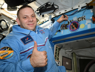 Находящийся на МКС космонавт Вагнер назвал родителей главными учителями