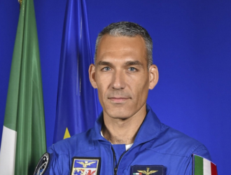 Компания Axiom представила своего нового астронавта