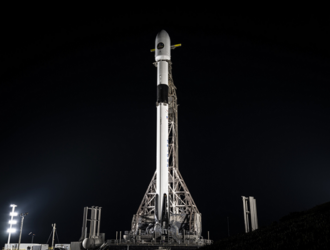 РН Falcon-9 установлена в вертикальное положение