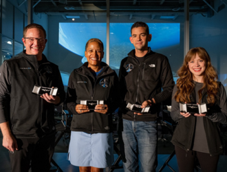 Экипажу миссии Inspiration4 вручены “Крылья астронавтов”