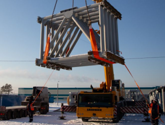 На Восточном началась транспортировка крупногабаритных частей кабель-заправочной башни