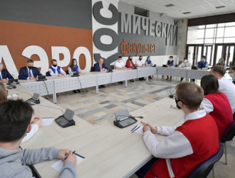 Мишустин поручит подготовить специальные программы подготовки студентов для Восточного