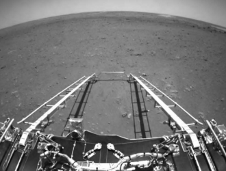 Китайский марсоход прислал видео и снимки с поверхности Марса