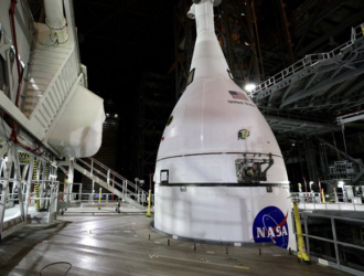 Корабль Orion установлен на носителе