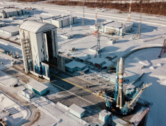 Ракету «Союз-2.1б» со спутниками OneWeb установили на стартовый стол Восточного