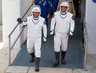 Российский дизайнер усомнился в безопасности скафандров Илона Маска