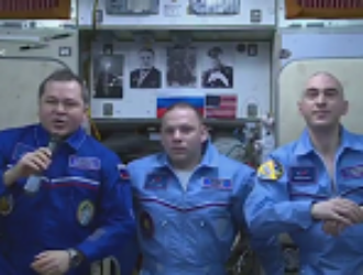 Российские космонавты призвали сограждан не выходить из дома