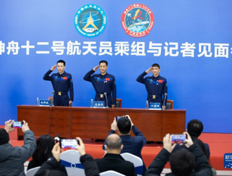 Члены экипажа «Шэньчжоу-12» провели “послереабилитационную” пресс-конференцию