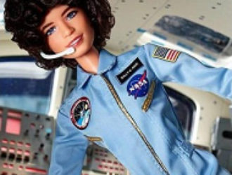 В США выпустили куклу Барби в образе астронавта