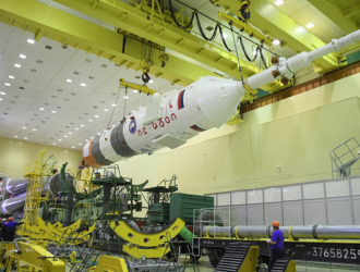 Общая сборка ракеты-носителя с пилотируемым кораблем «Союз МС-22» завершена
