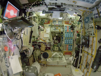 Заклейка швов скотчем не устранила утечку воздуха на МКС