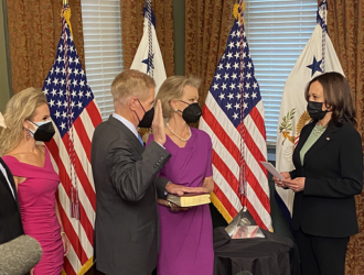 Нового главу NASA привели к присяге