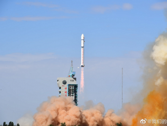 Китай вывел на околоземную орбиту три новых спутника