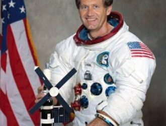 Умер американский астронавт Уильям Поуг