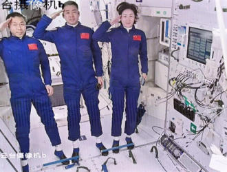 Экипаж «Шэньчжоу-14» вошел в основной модуль космической станции