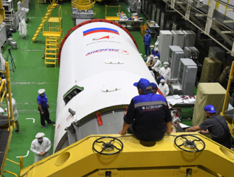 Проведены авторский осмотр и накатка головного обтекателя корабля «Прогресс МС-17»