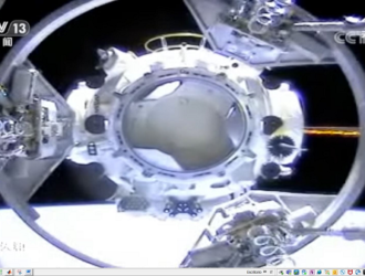 «Шэньчжоу-12» состыковался с китайской орбитальной станцией