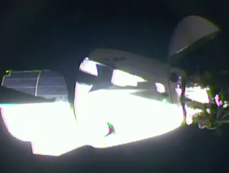 Crew Dragon с двумя астронавтами отстыковался от МКС и взял путь на Землю