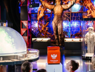 В Музее космонавтики школьники и подопечные фонда «Галчонок» отправили космические письма