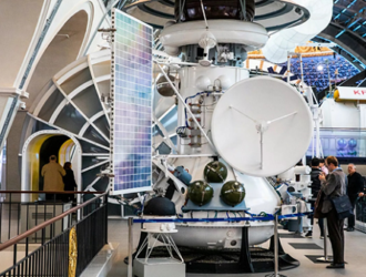 В павильон «Космос» на ВДНХ вернули панно с портретом Гагарина