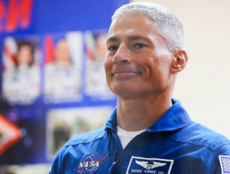 Роскосмос заверил, что вернет на Землю американского астронавта