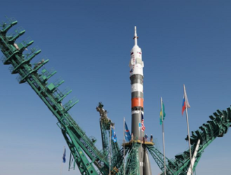 На площадке Байконура установили ракету «Союз» с портретом Гагарина