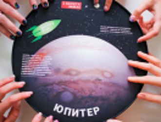 В Петербурге выпустили круглые коробки для пиццы ко Дню космонавтики