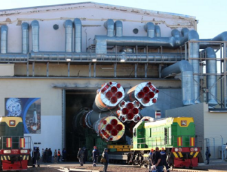 «Союз-2.1б» установили на стартовый стол Байконура перед запуском спутников OneWeb