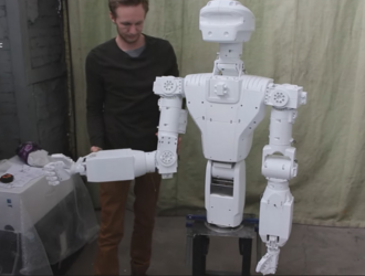 «Андроидная техника» завершила разработку робота «Теледроид» и задающего устройства для него