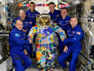 В Москве покажут летавший на МКС скафандр «Победа», сделанный онкобольными