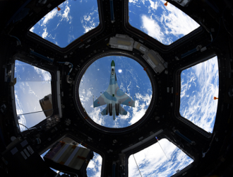 Космонавты с МКС поздравили военных летчиков с Днем ВВС