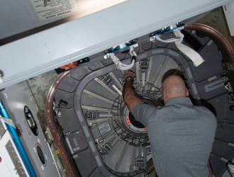 Утечку воздуха на МКС планируют искать российском сегменте