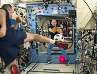 Антон Шкаплеров рассказал, в какой день на МКС космонавты не занимаются спортом