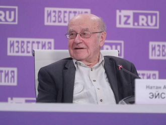 В РАН назвали срок полета российских космонавтов на Луну