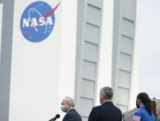 NASA приостановило контракт со SpaceX по лунному модулю