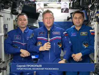 Поздравление с Днём космонавтики из космоса