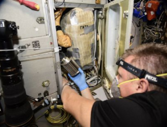 Космонавты с борта МКС рассказывают радиолюбителям о Юрии Гагарине