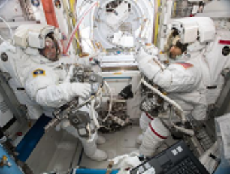 Астронавты NASA завершили выход в открытый космос для замены батарей на МКС