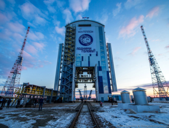 Рогозин заявил, что решение о строительстве третьей очереди Восточного примут в апреле