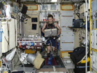 Космонавты на МКС в декабре обновят тренажер для бега