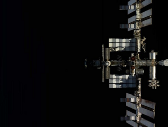 Двигатели российского «Прогресса» увели МКС от космического мусора