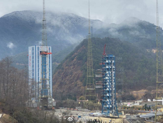 На китайском космодроме Сичан идёт плановая модернизация башни обслуживания стартового комплекса