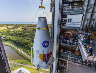 Головная часть с аппаратом Lucy установлена на ракете